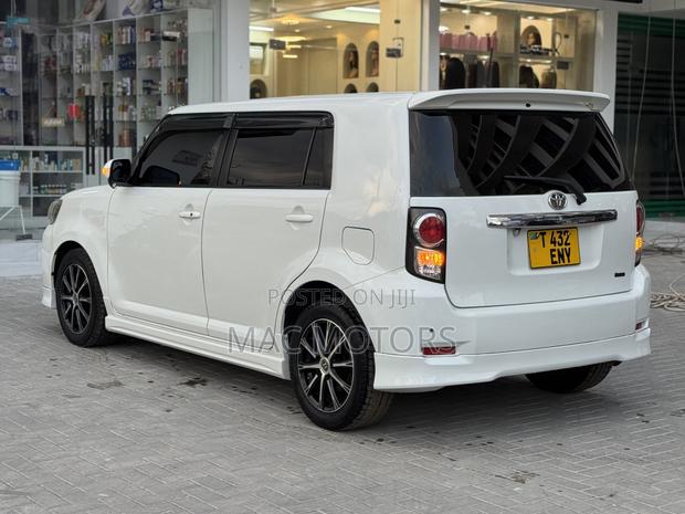 Toyota Corolla Rumion Hatchback 1.5 FWD 2011 White