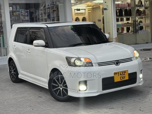 Toyota Corolla Rumion Hatchback 1.5 FWD 2011 White