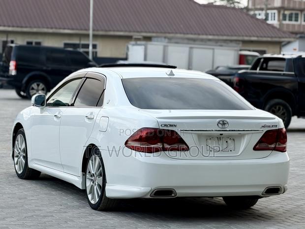 Toyota Crown 2009 White