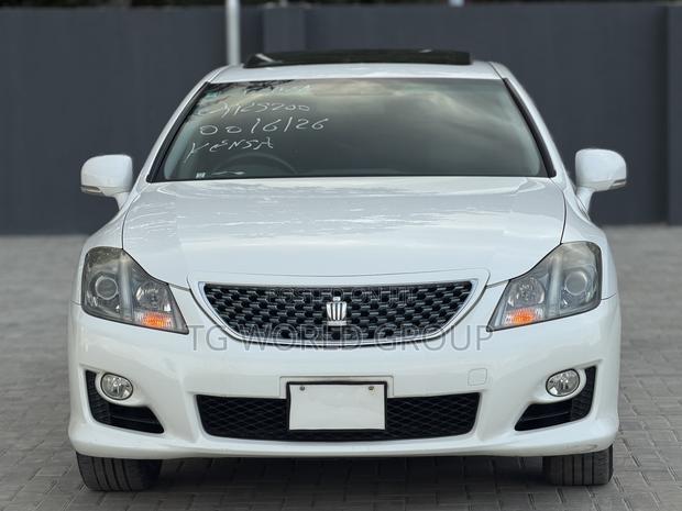 Toyota Crown 2009 White