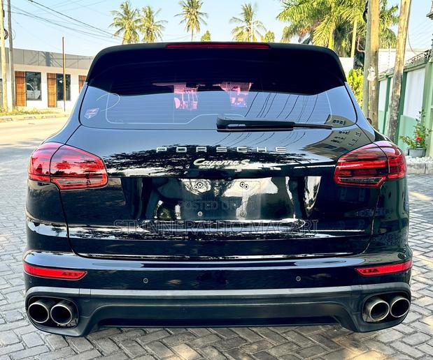 Porsche Cayenne 2016 Black