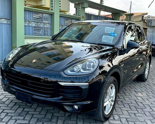 Porsche Cayenne 2016 Black