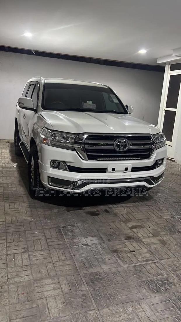 Toyota Land Cruiser 2003 White