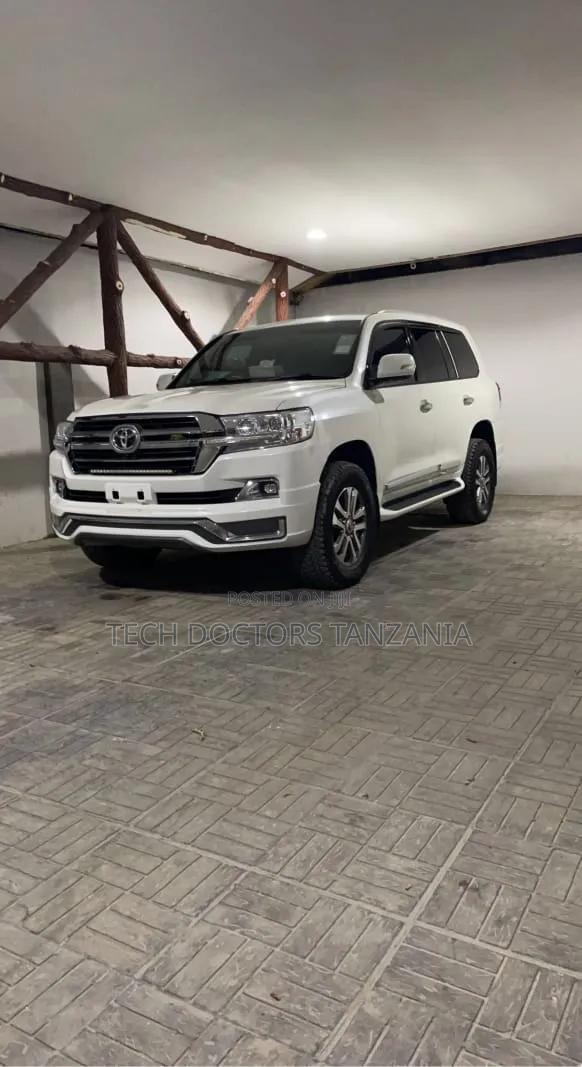 Toyota Land Cruiser 2003 White