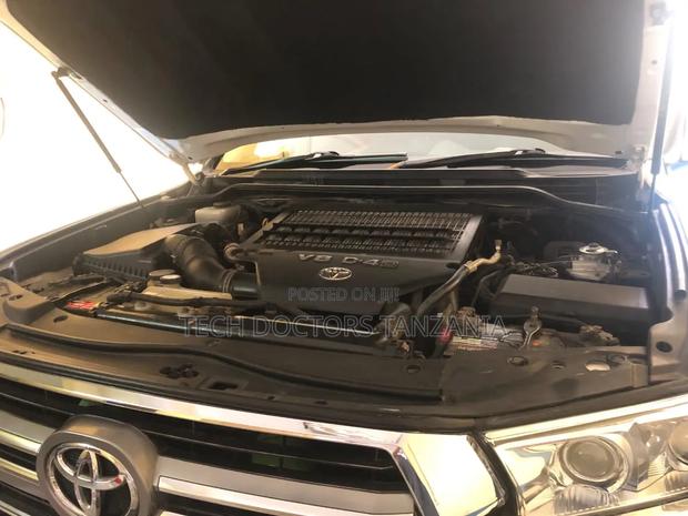 Toyota Land Cruiser 2003 White