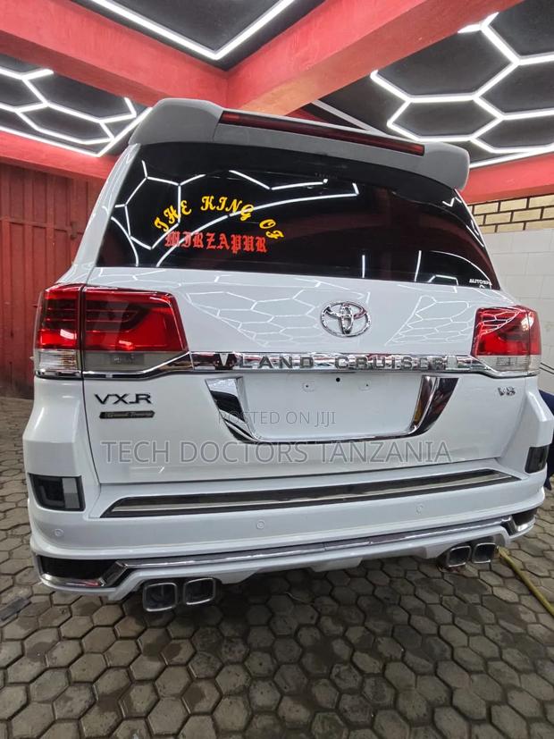 Toyota Land Cruiser 2003 White