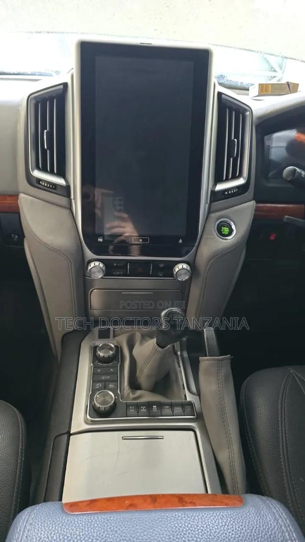 Toyota Land Cruiser 2003 White