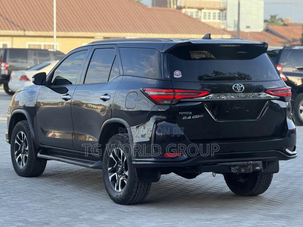 Toyota Fortuner 2.8 D RWD 2018 Black