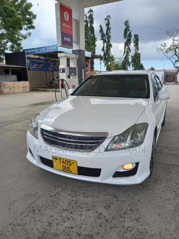 Toyota Crown 2009 Pearl