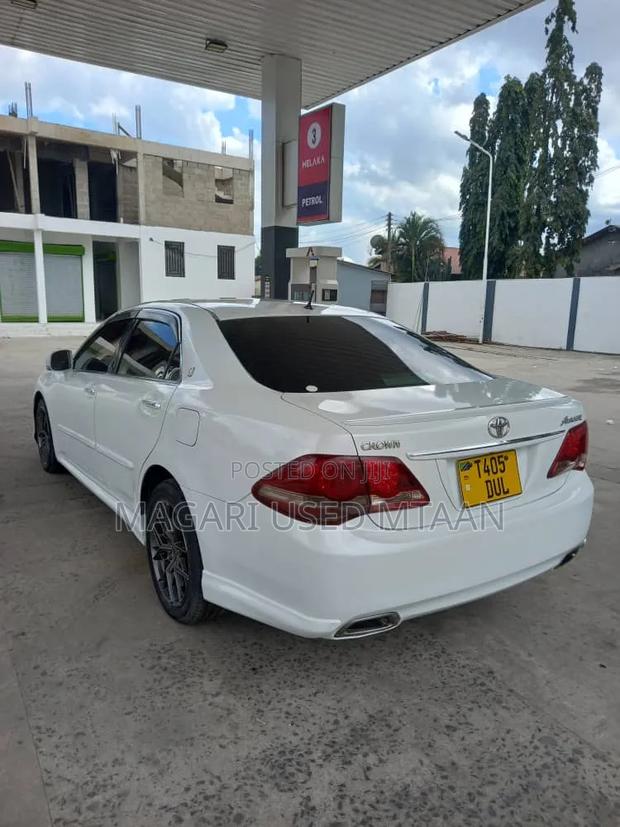 Toyota Crown 2009 Pearl
