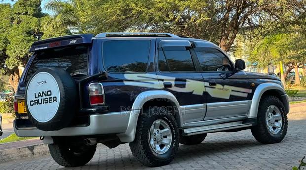Toyota Hilux Surf 2000 Blue