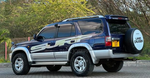 Toyota Hilux Surf 2000 Blue