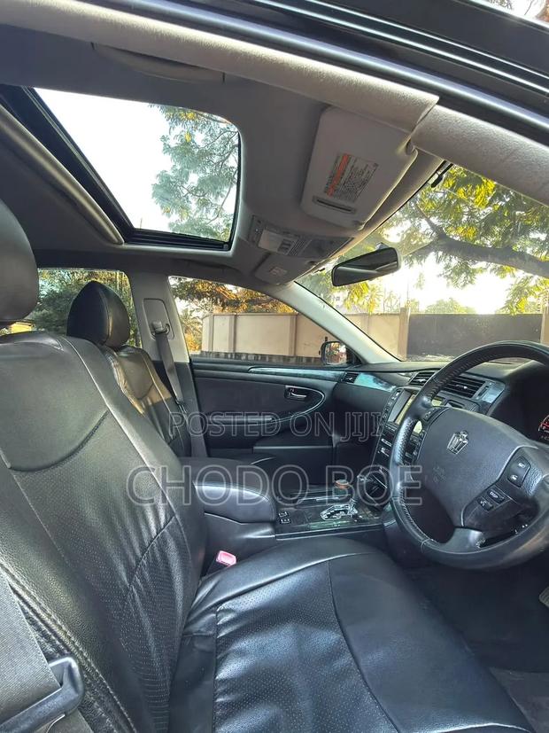 Toyota Crown 2006 Black