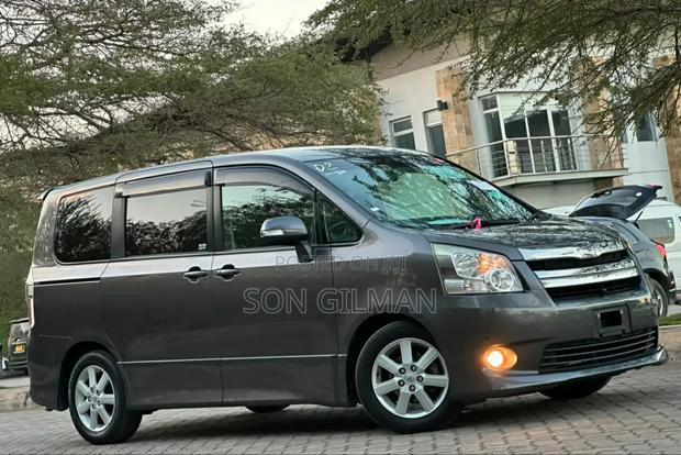 Toyota Noah 2008 Gray