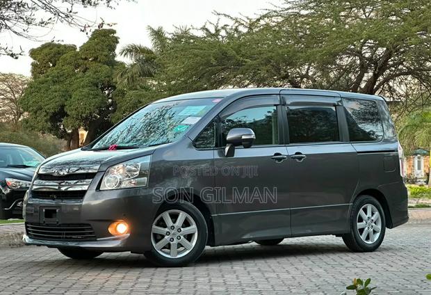 Toyota Noah 2008 Gray