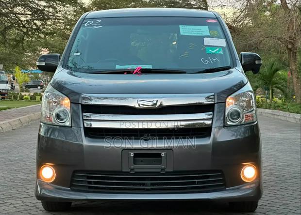 Toyota Noah 2008 Gray