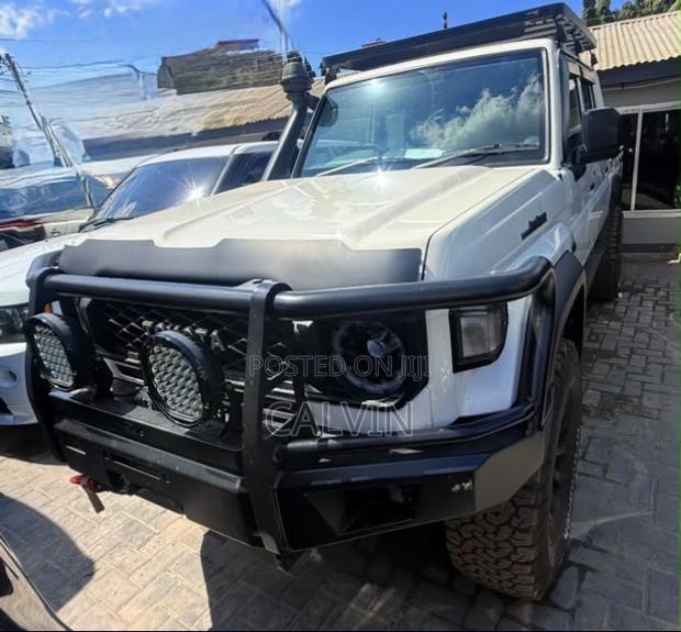 Toyota Land Cruiser 2025 White