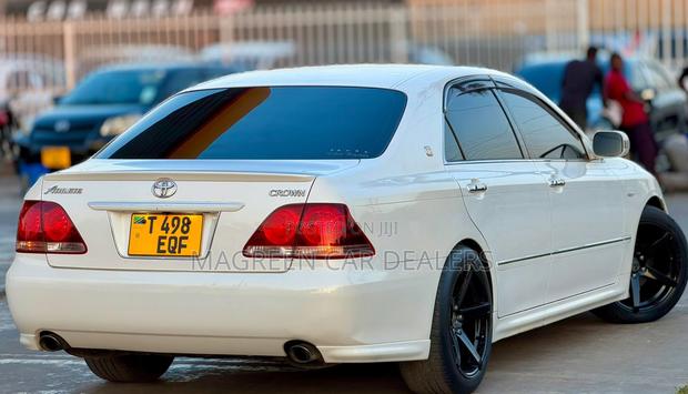 Toyota Crown 2006 White