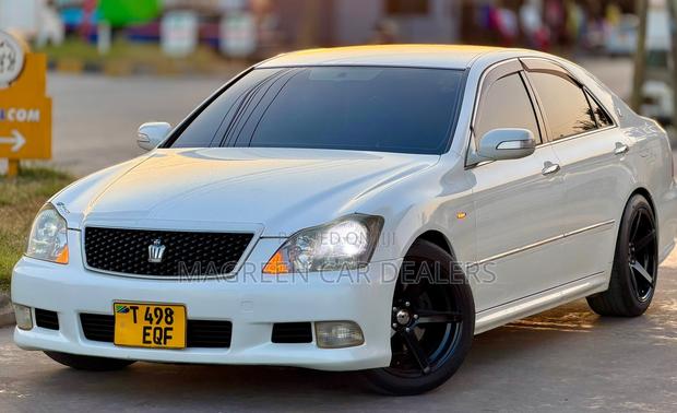 Toyota Crown 2006 White