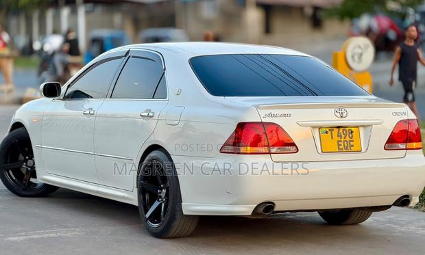 Toyota Crown 2006 White