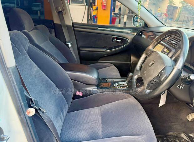Toyota Crown 2006 White