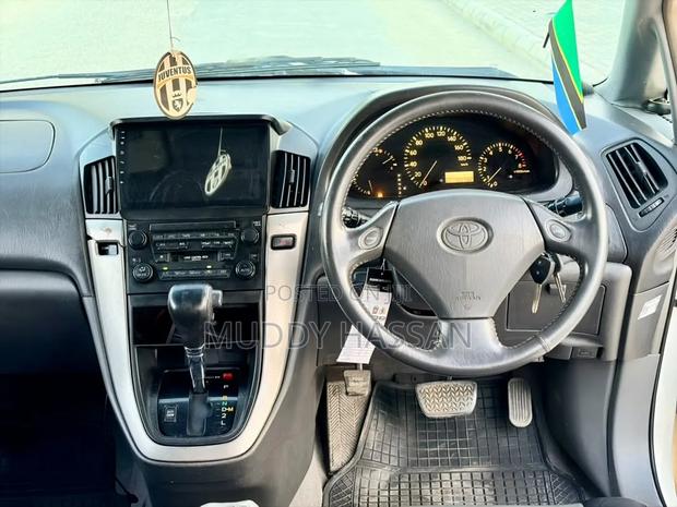 Toyota Harrier 2004 White