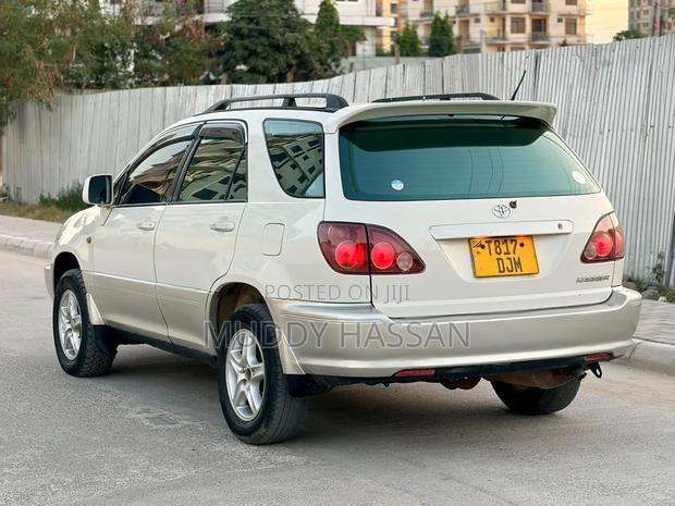Toyota Harrier 2004 White