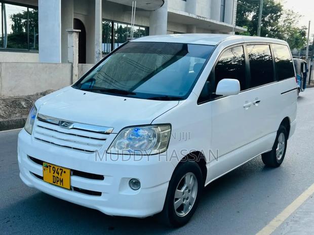 Toyota Noah 2003 White