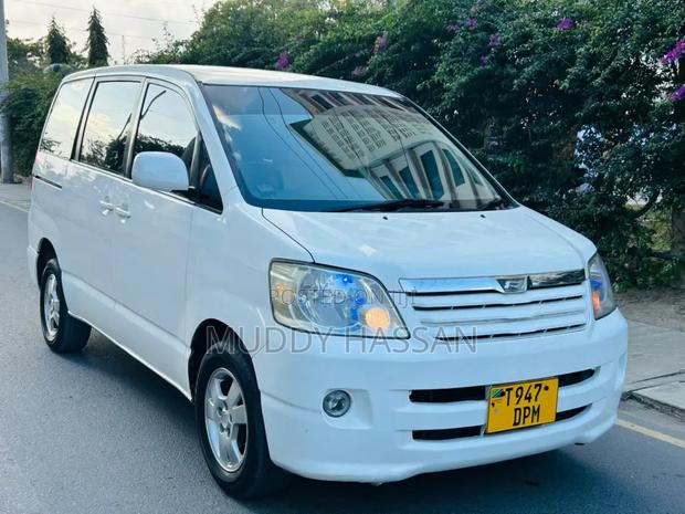 Toyota Noah 2003 White