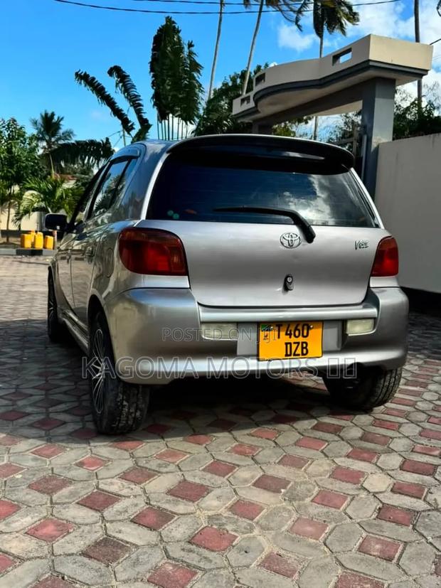Toyota Vitz 2003 Gray