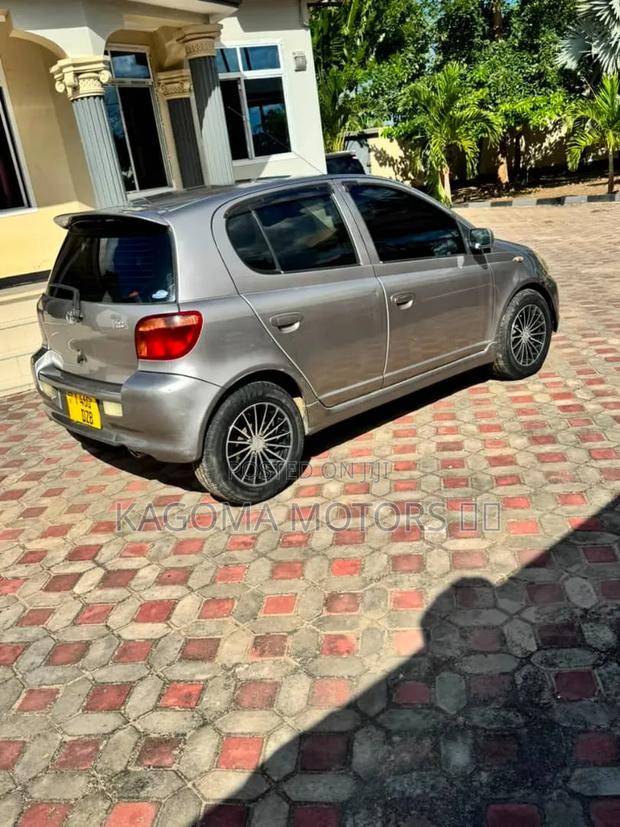 Toyota Vitz 2003 Gray