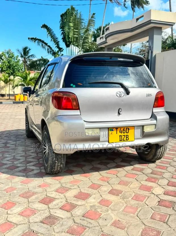 Toyota Vitz 2003 Gray
