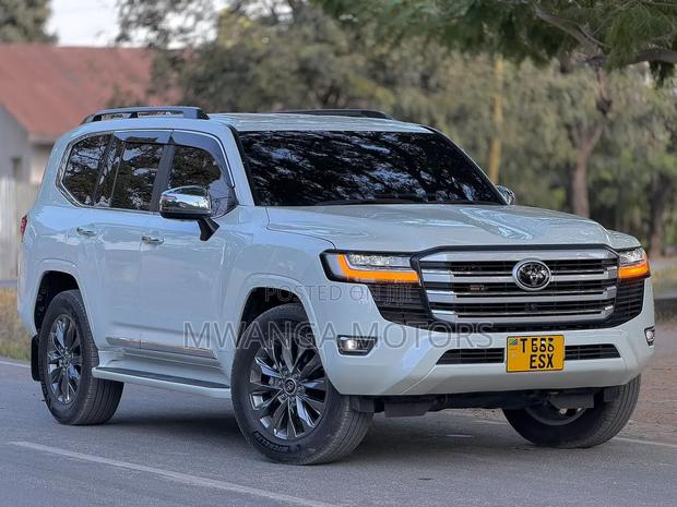 Toyota Land Cruiser 2023 White