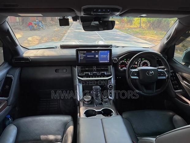 Toyota Land Cruiser 2023 White