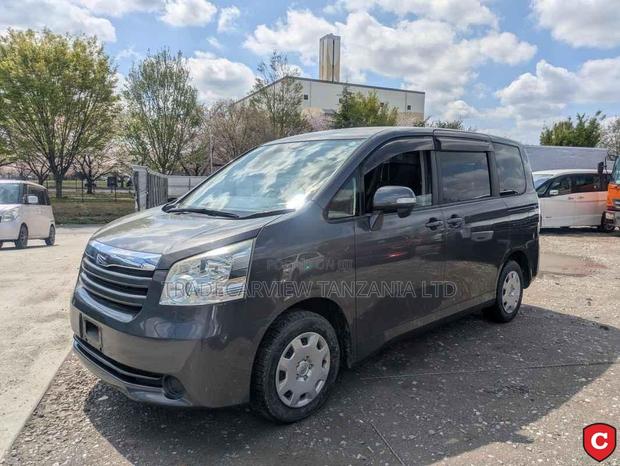 Toyota Noah 2007 Gray