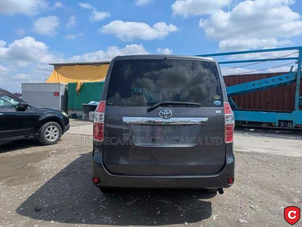 Toyota Noah 2007 Gray