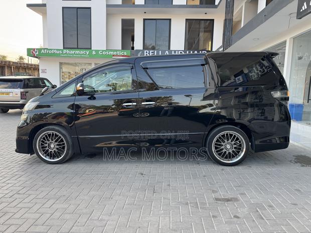 Toyota Vellfire 2010 Black