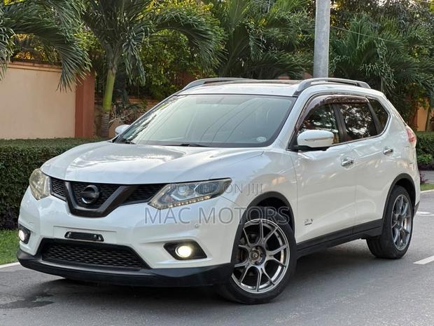 Nissan X-Trail 2.0 Petrol FWD 2015 White