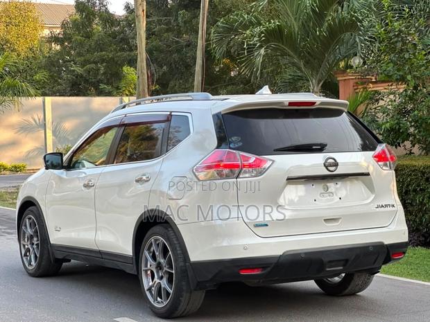Nissan X-Trail 2.0 Petrol FWD 2015 White