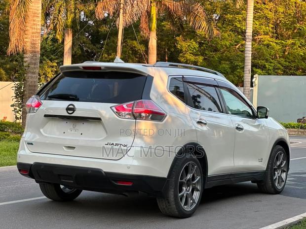 Nissan X-Trail 2.0 Petrol FWD 2015 White