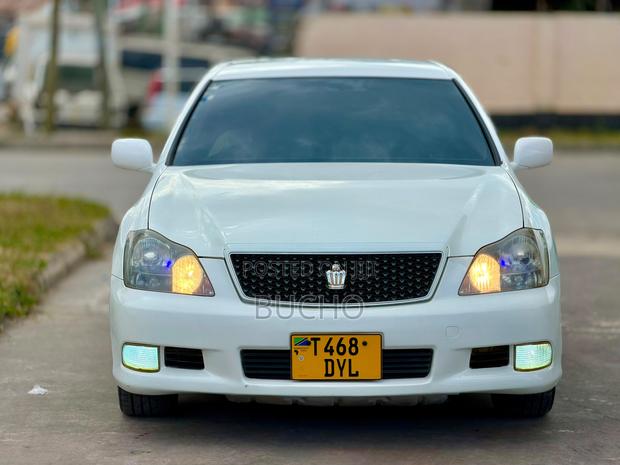 Toyota Crown 2007 White