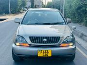 Toyota Harrier 2002 Gold for sale