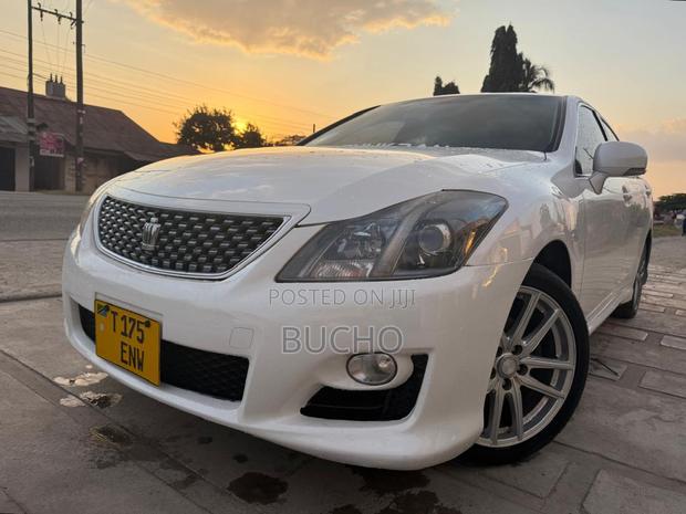 Toyota Crown 2009 White