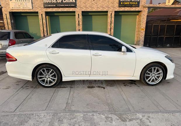 Toyota Crown 2009 White