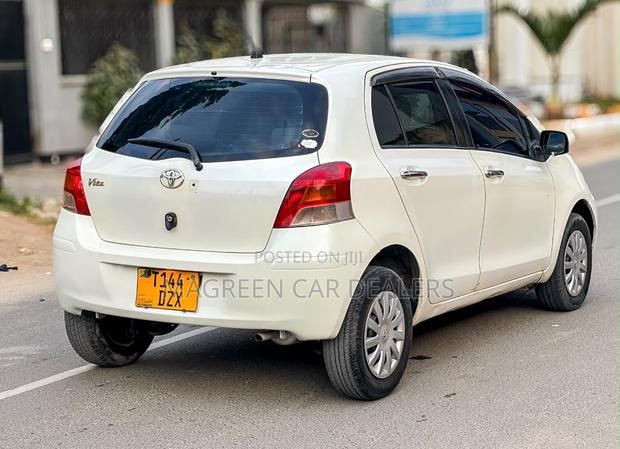 Toyota Vitz 2009 White