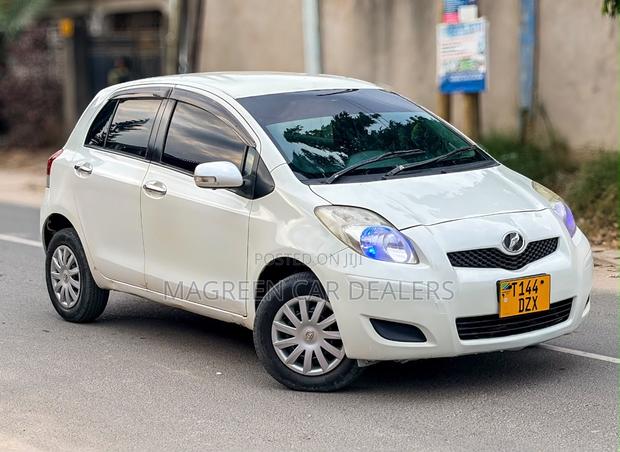 Toyota Vitz 2009 White