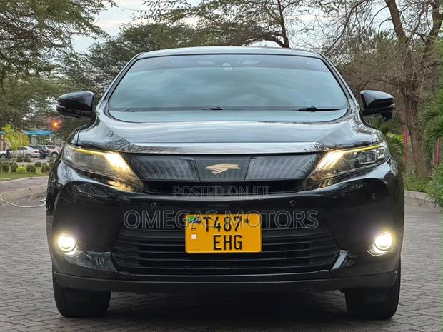Toyota Harrier 2.0 4WD 2017 Black