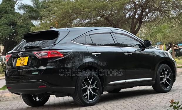 Toyota Harrier 2.0 4WD 2017 Black