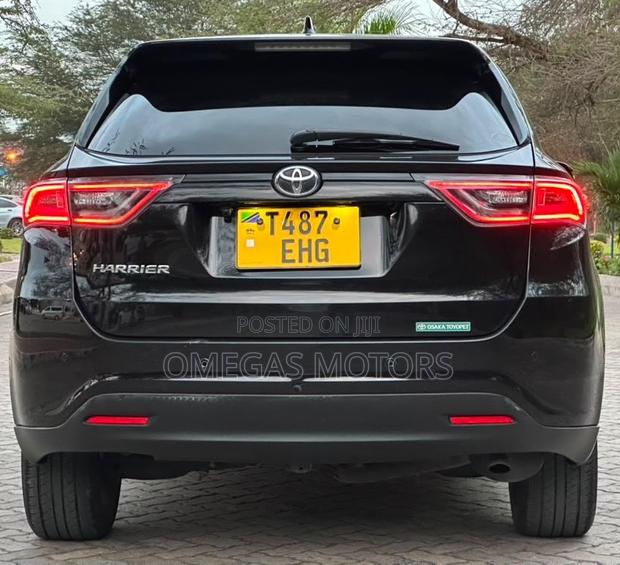 Toyota Harrier 2.0 4WD 2017 Black
