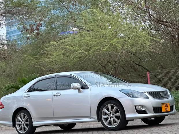 Toyota Crown 2009 Silver